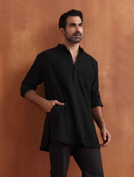 trueBrowns Men's Black Textured Cotton Dobby Short Kurta