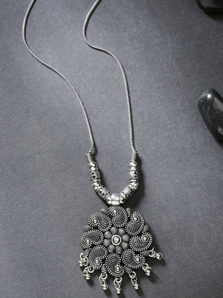 NVR Women's Silver-Toned Floral Shape Pendant with Chain