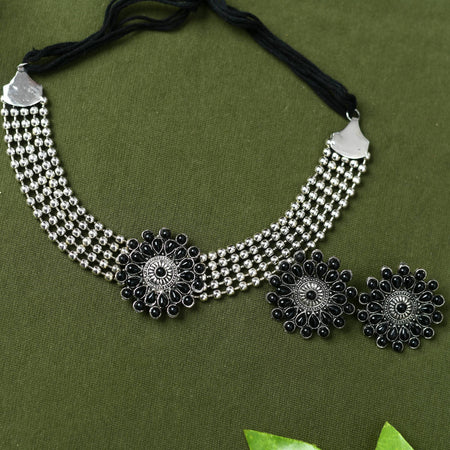 Mominos Fashion Johar Kamal Oxidised Silver-Plated Brass Finish Kundan Choker For Women (Black)