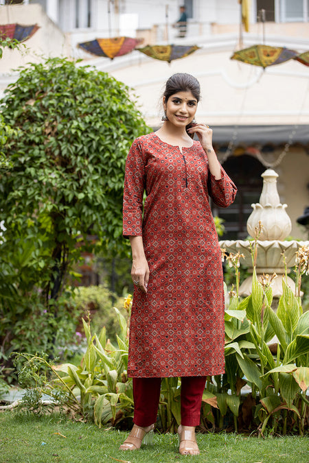 Kaajh Women's Maroon Printed Cotton Kurta Pant Dupatta Set