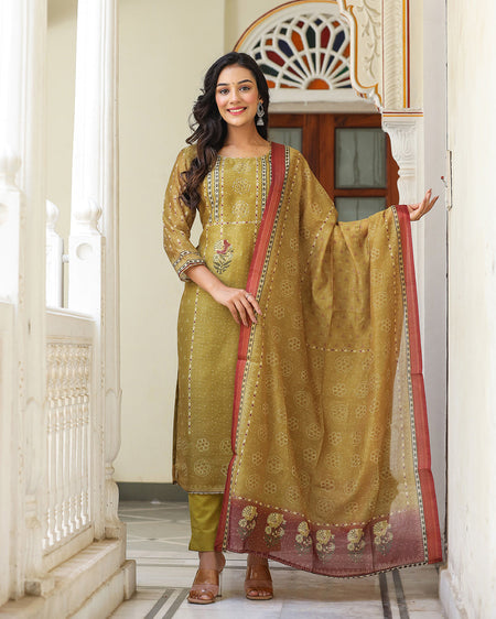 Kaajh Women's Mehndi Green Chanderi Kurta Set With Dupatta And Pant
