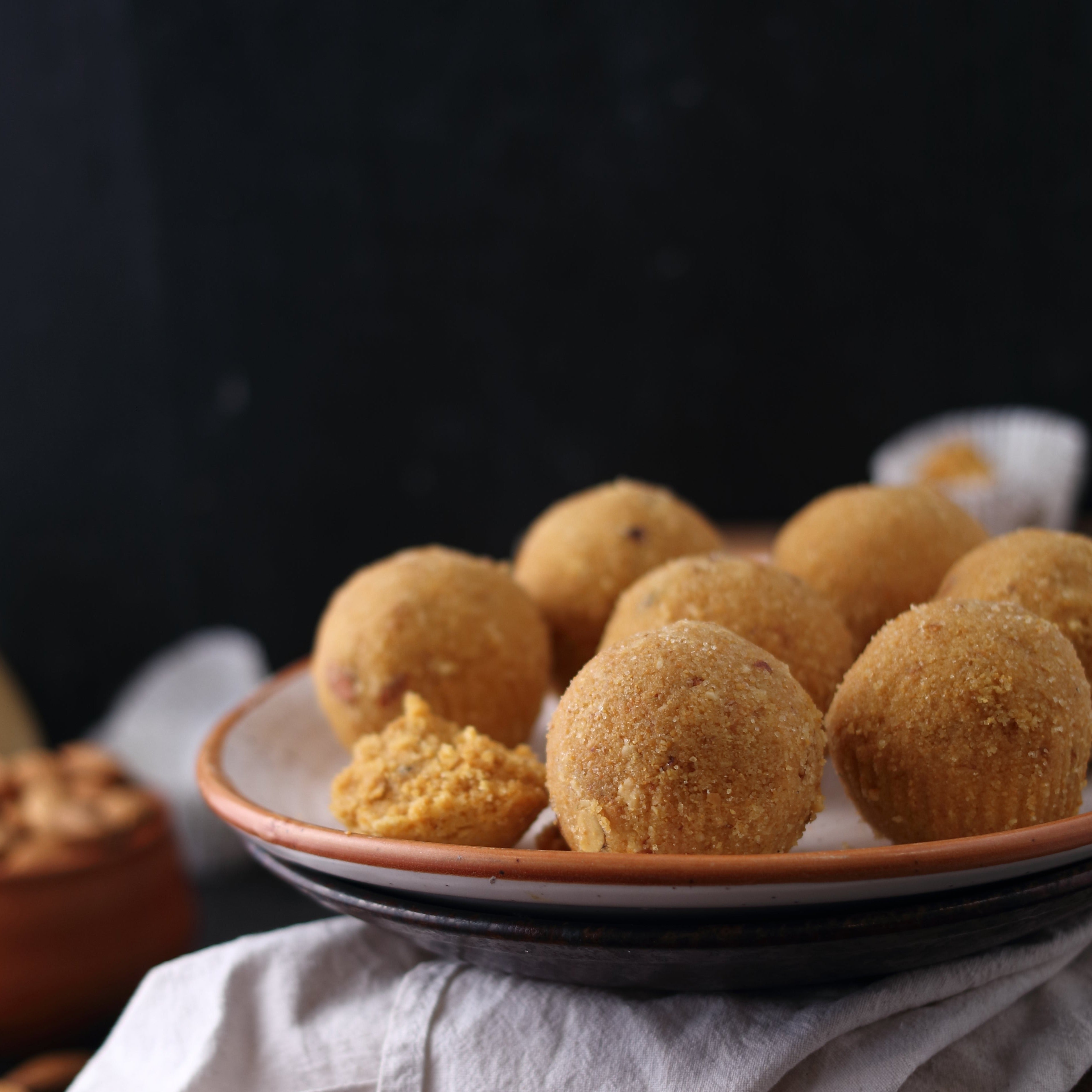 Almond House Besan Laddu - Distacart