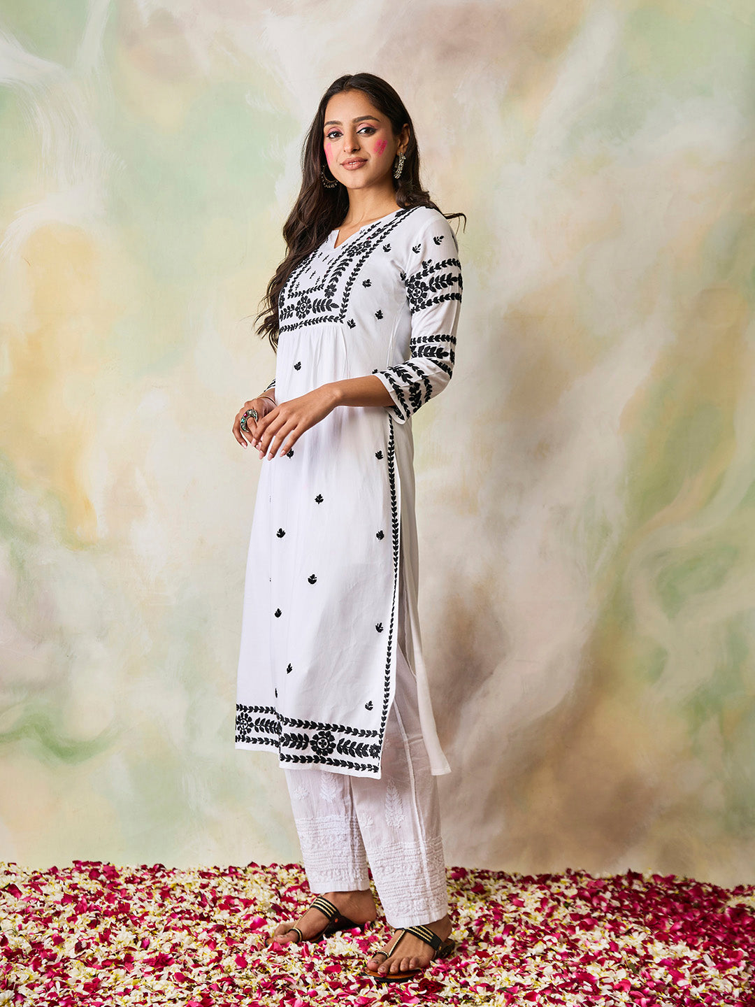 HOUSE OF KARI Notched Neck Floral Embroidered Chikankari Cotton Kurta