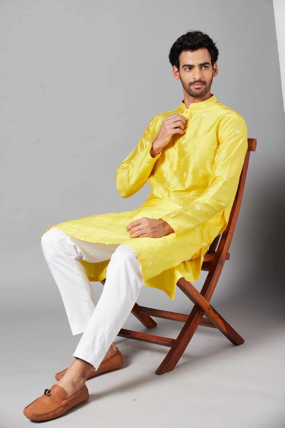 Saanjh Yellow Embroidered Kurta by Hilo Design