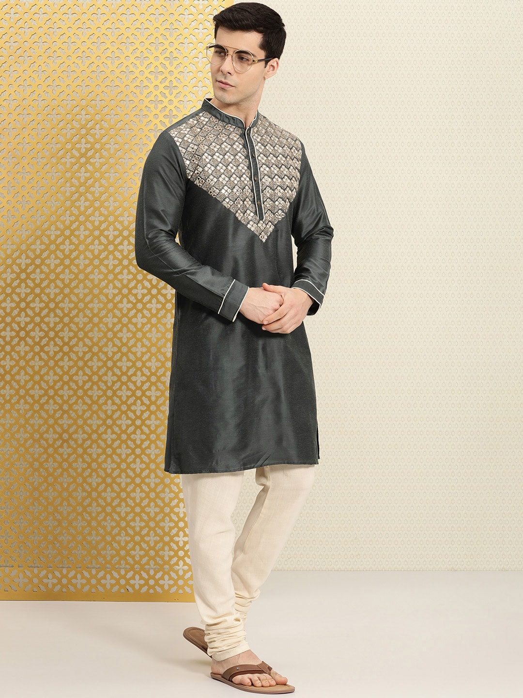 House of Pataudi Men Embroidered Mirror Work Jashn Kurta
