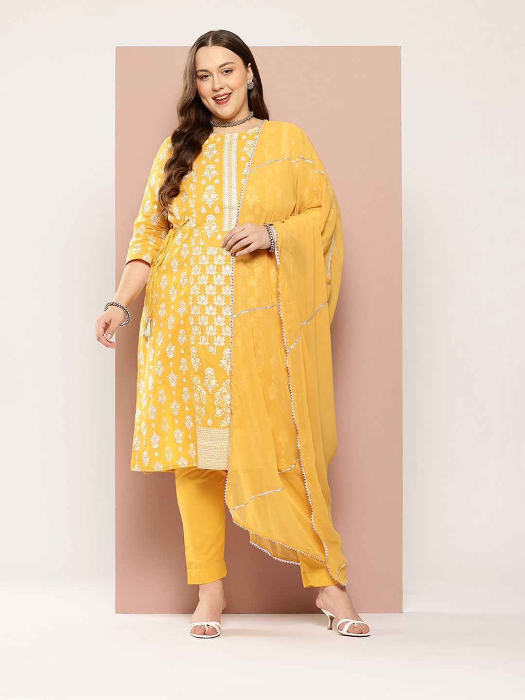 Sztori Plus-Size Gotta Patti Ethnic Motif Print Pure Cotton Kurta with Trousers & Dupatta