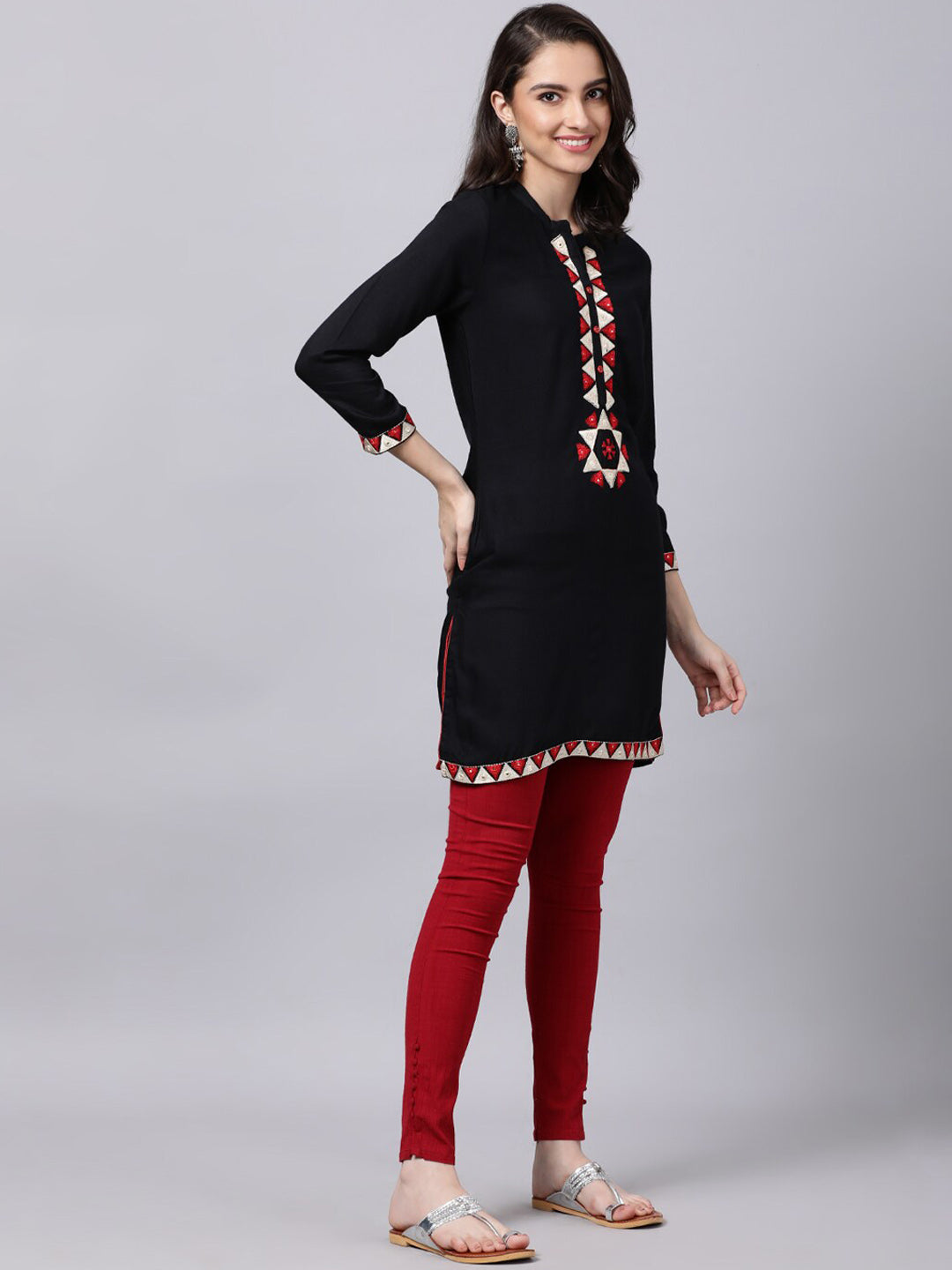 Souchii Women Black Geometric Embroidered Grandeur & Majestic Artwork Kurta - Distacart