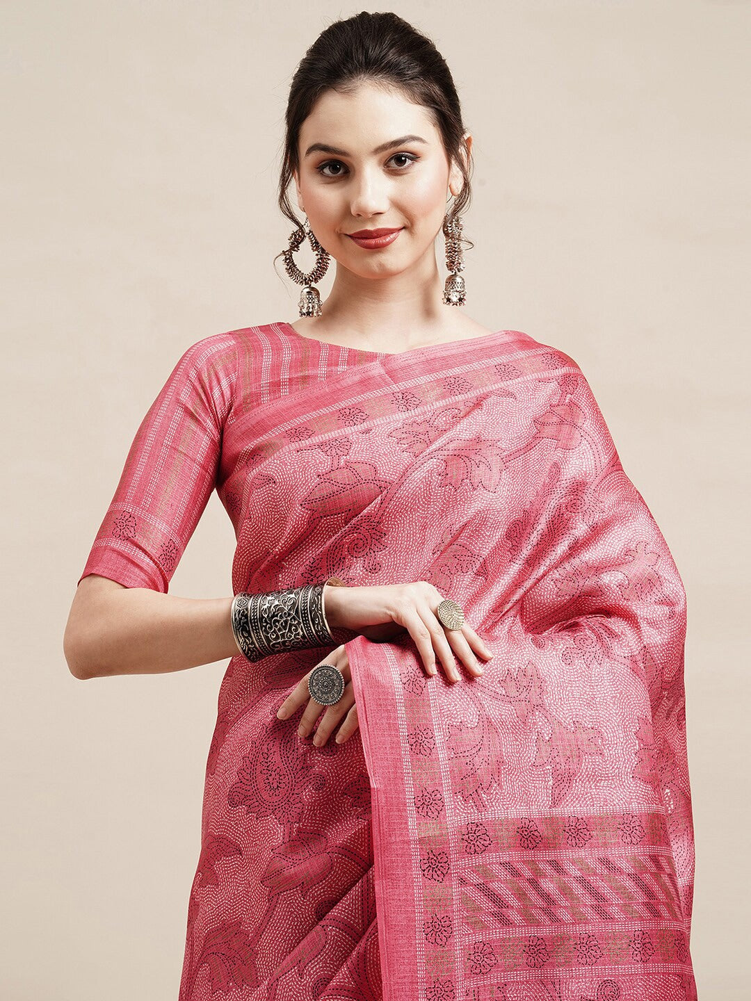 Saree Mall Peach-Coloured & White Floral Art Silk Sarees - Distacart