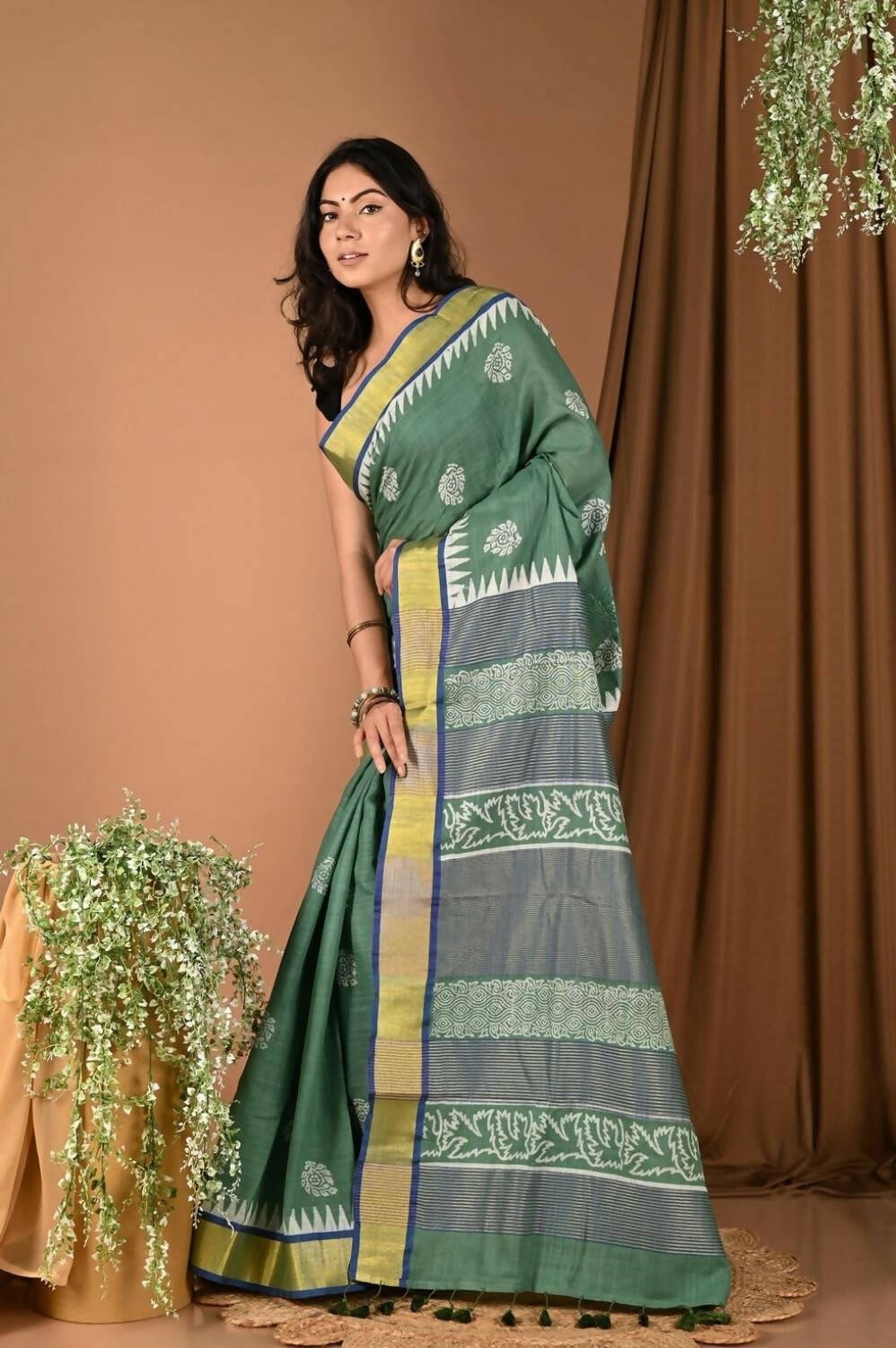 Very Much Indian Pure Cotton Handloom Saree With Intricate Borders - Green - Distacart