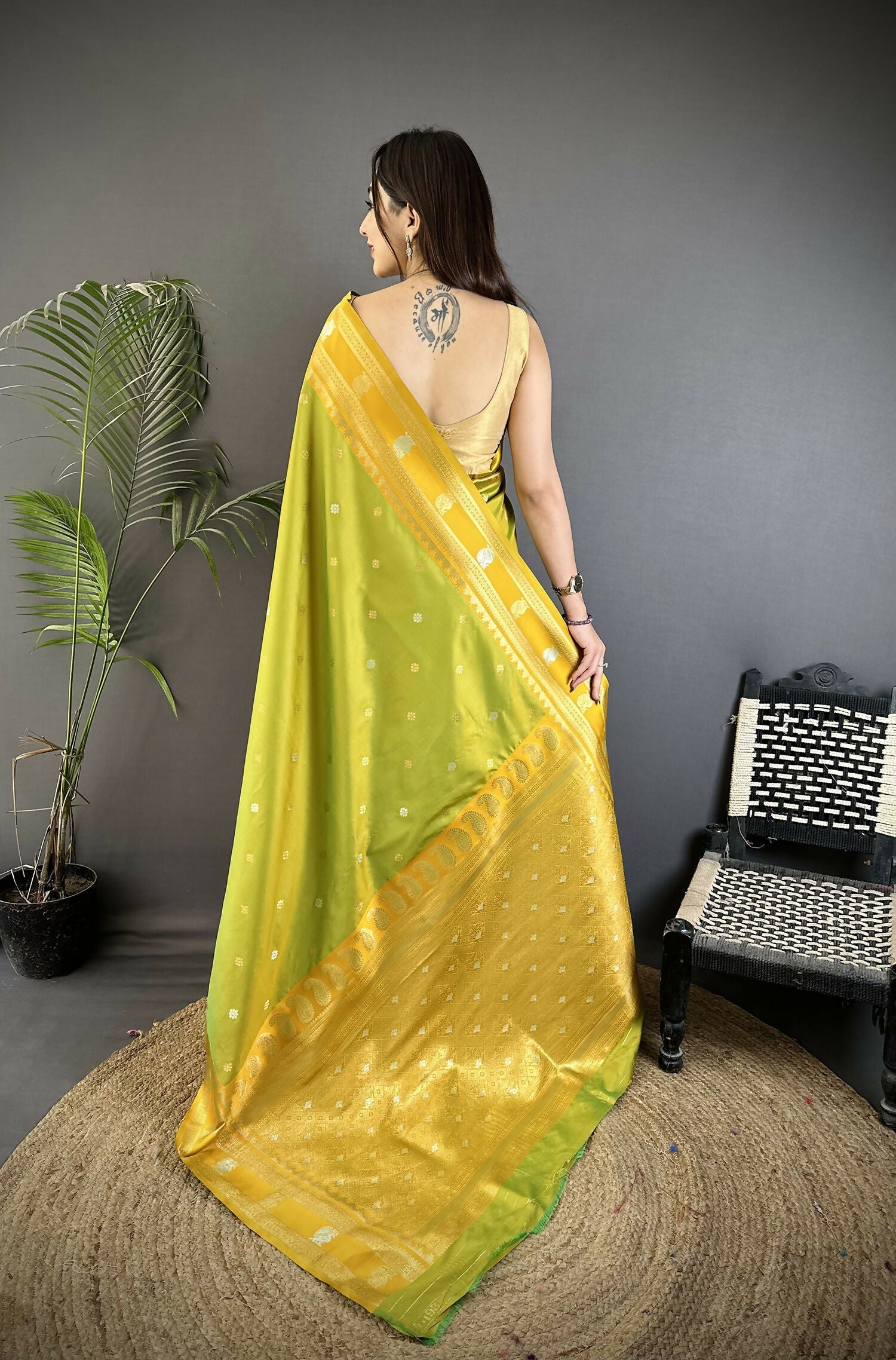 Joban Fashion Light Green Banarasi Soft Silk Woven Saree - Distacart
