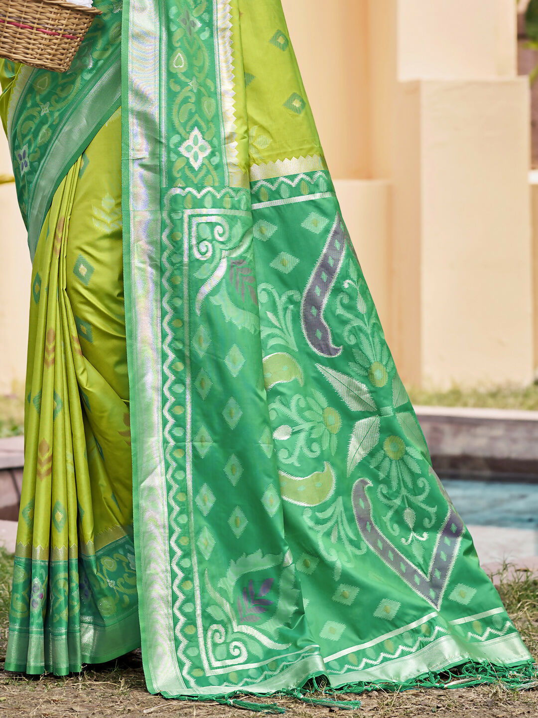 Shree Shyam Fashion Light Green Pochampally Silk Saree - Distacart