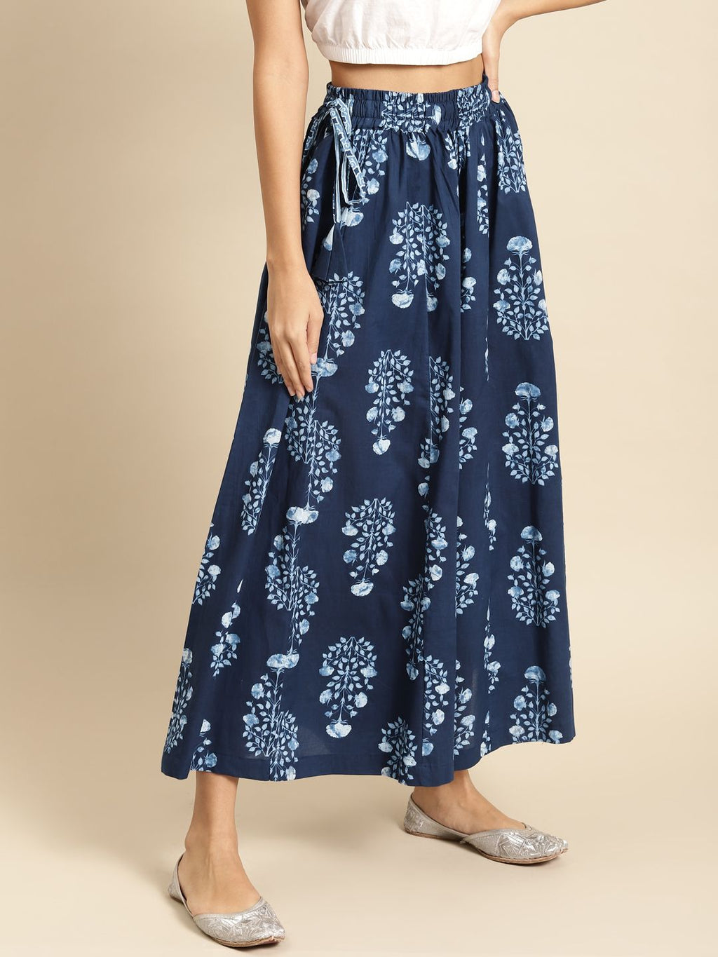 TAG 7 Women Navy Blue & White Printed Flared Palazzos