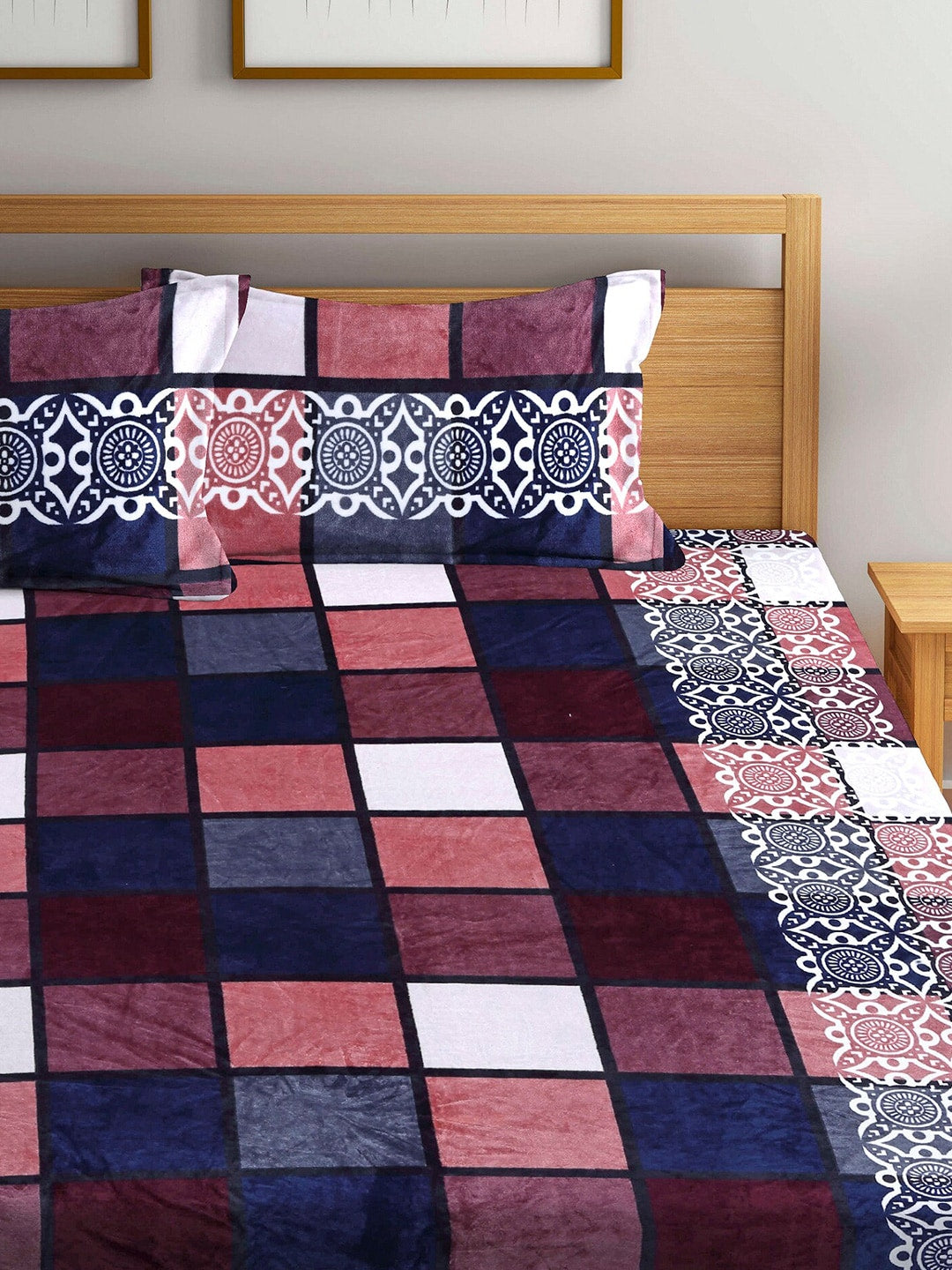 Stylespace by Isha Pink Geometric 300 TC Warm Velvet King Bedsheet & 2 Pillow Covers