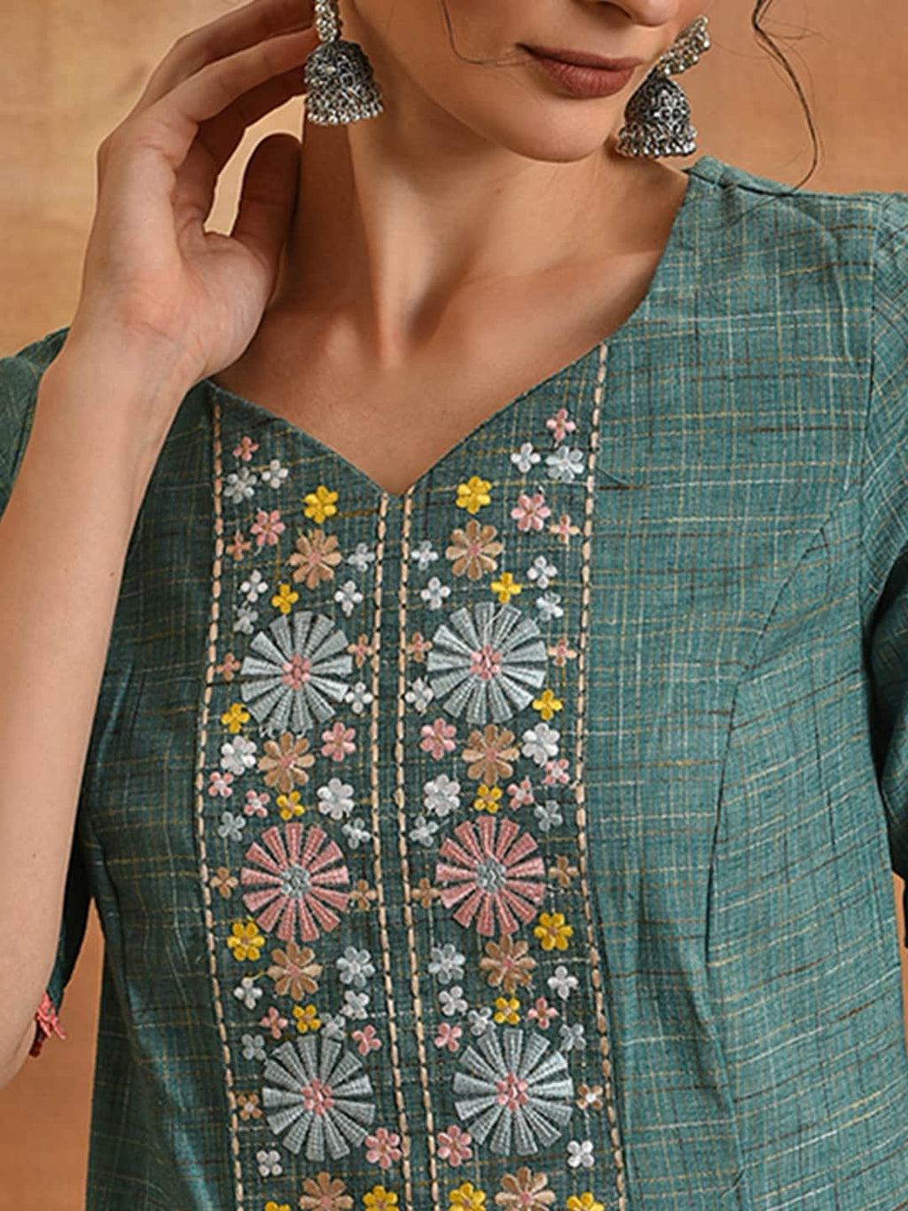Aks Ethnic Motifs Embroidered V-Neck Thread Work Kurta