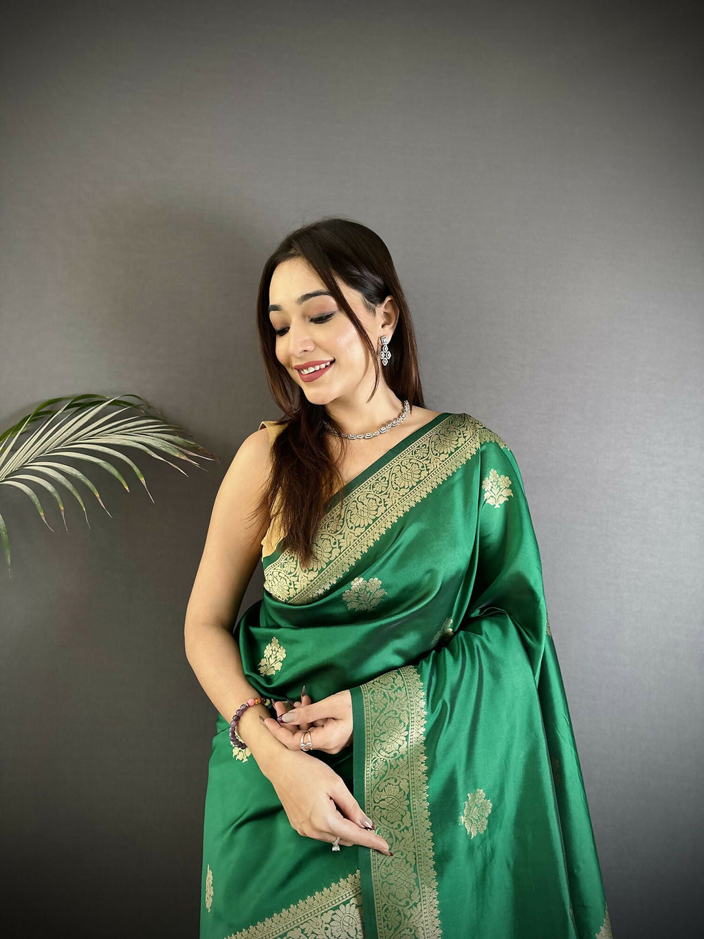 Joban Fashion Green Floral Jacquard Woven Design Cotton Silk Banarasi Silk Saree - Distacart