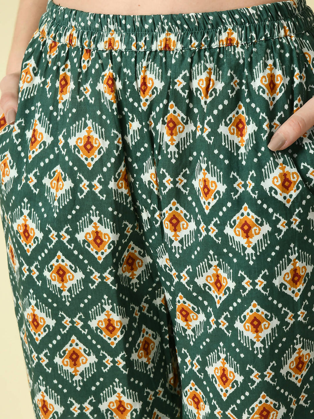 Myshka Women's Green Straight Kurta & Trousers