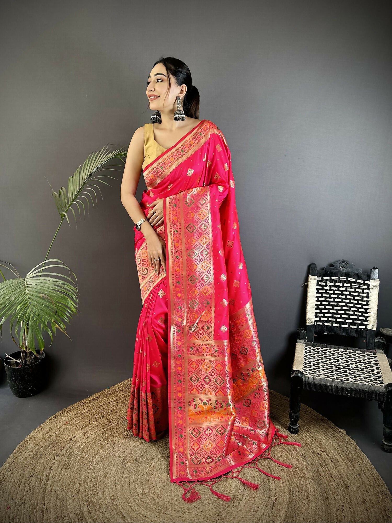 Joban Fashion Coral Pink Geometric Pattern Soft Silk Patola Saree - Distacart