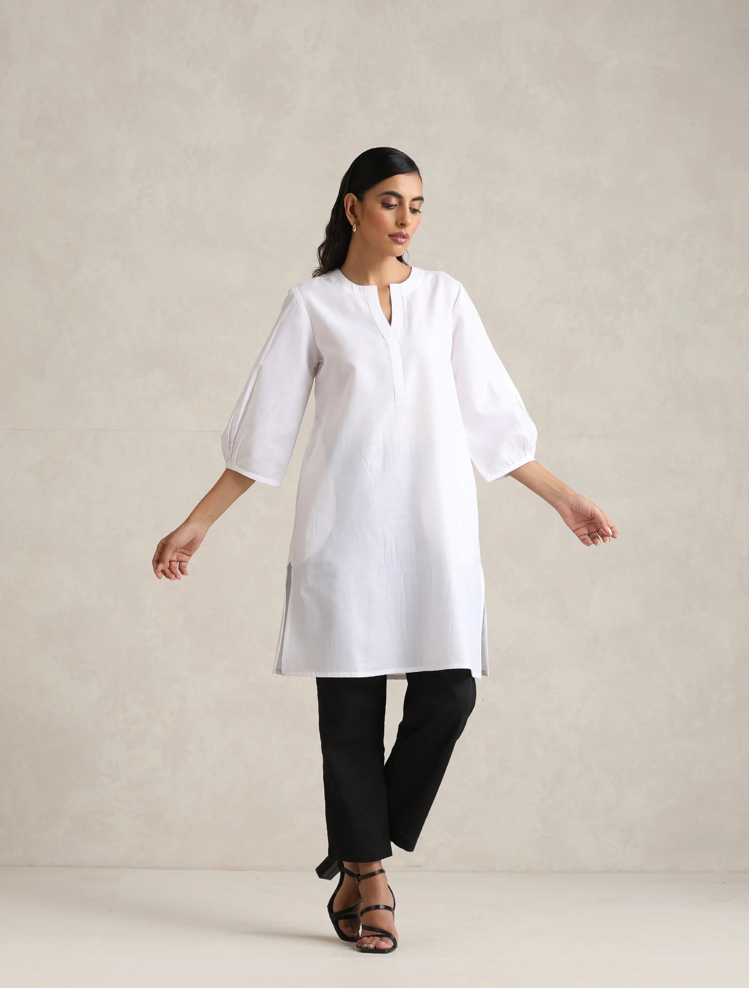 trueBrowns White Cotton Blend Short Kurta - Distacart
