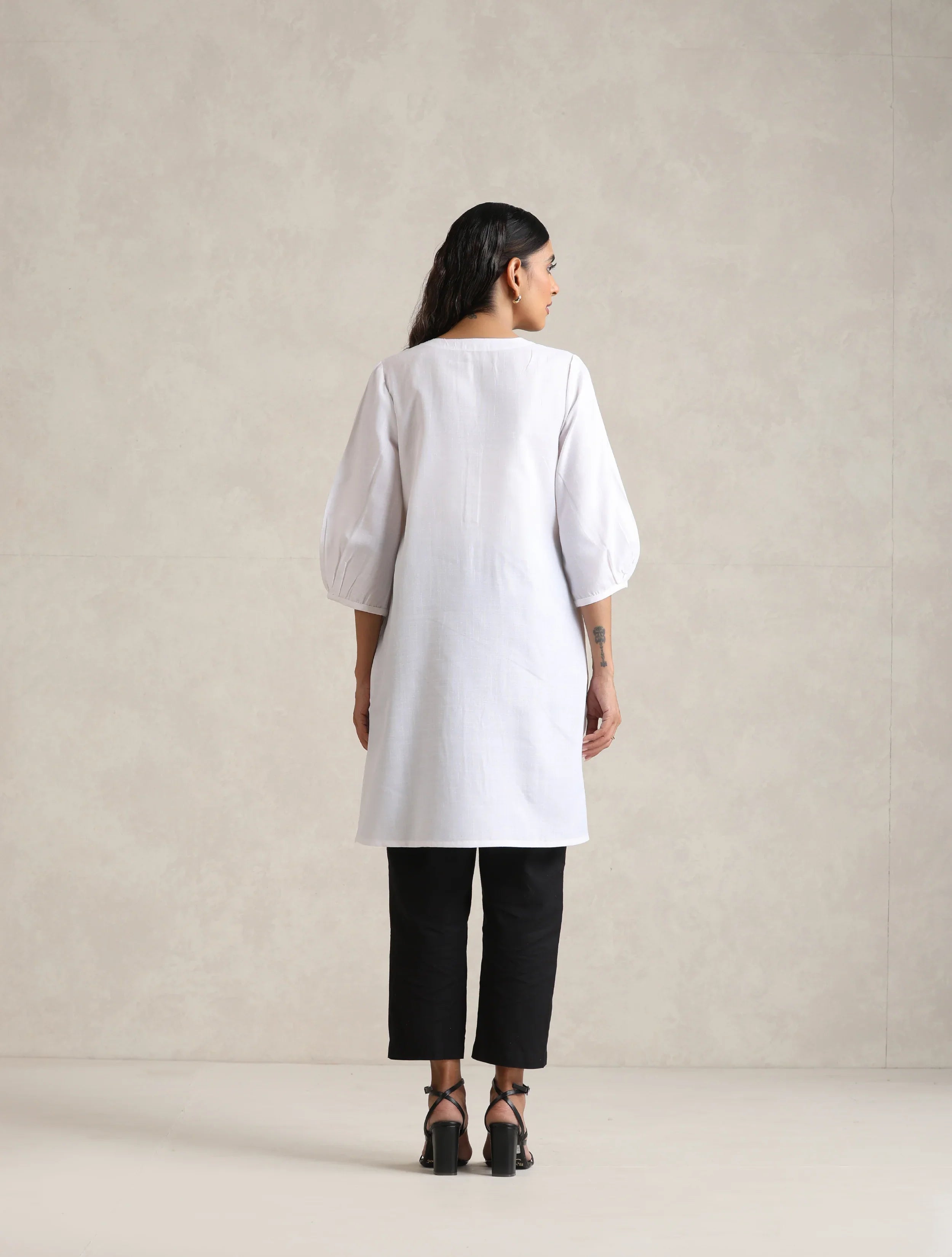 trueBrowns White Cotton Blend Short Kurta - Distacart