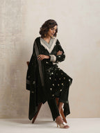 trueBrowns Green Velvet Floral Embroidered Kurta Pant Dupatta Set - Distacart