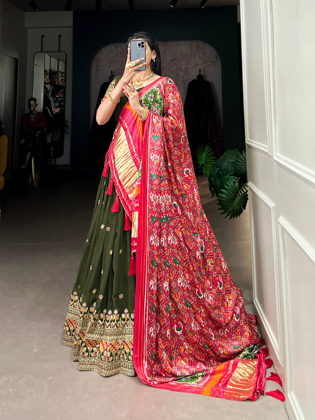 Lorenvalley Green Georgette Sequins and Thread Embroidery Work Lehenga Choli