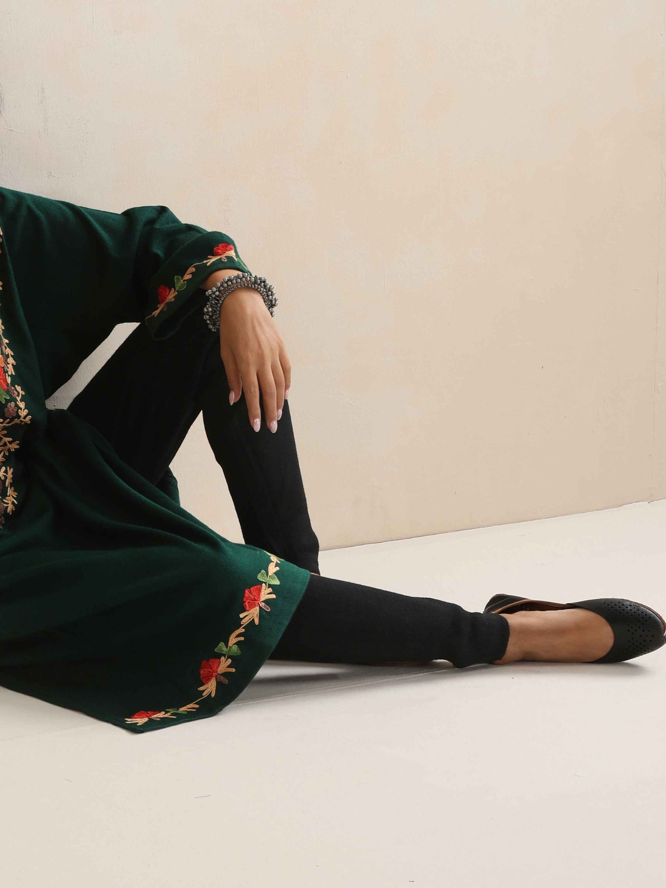 trueBrowns Green Kashmiri Floral Embroidered Woollen Phiran Kurta - Distacart