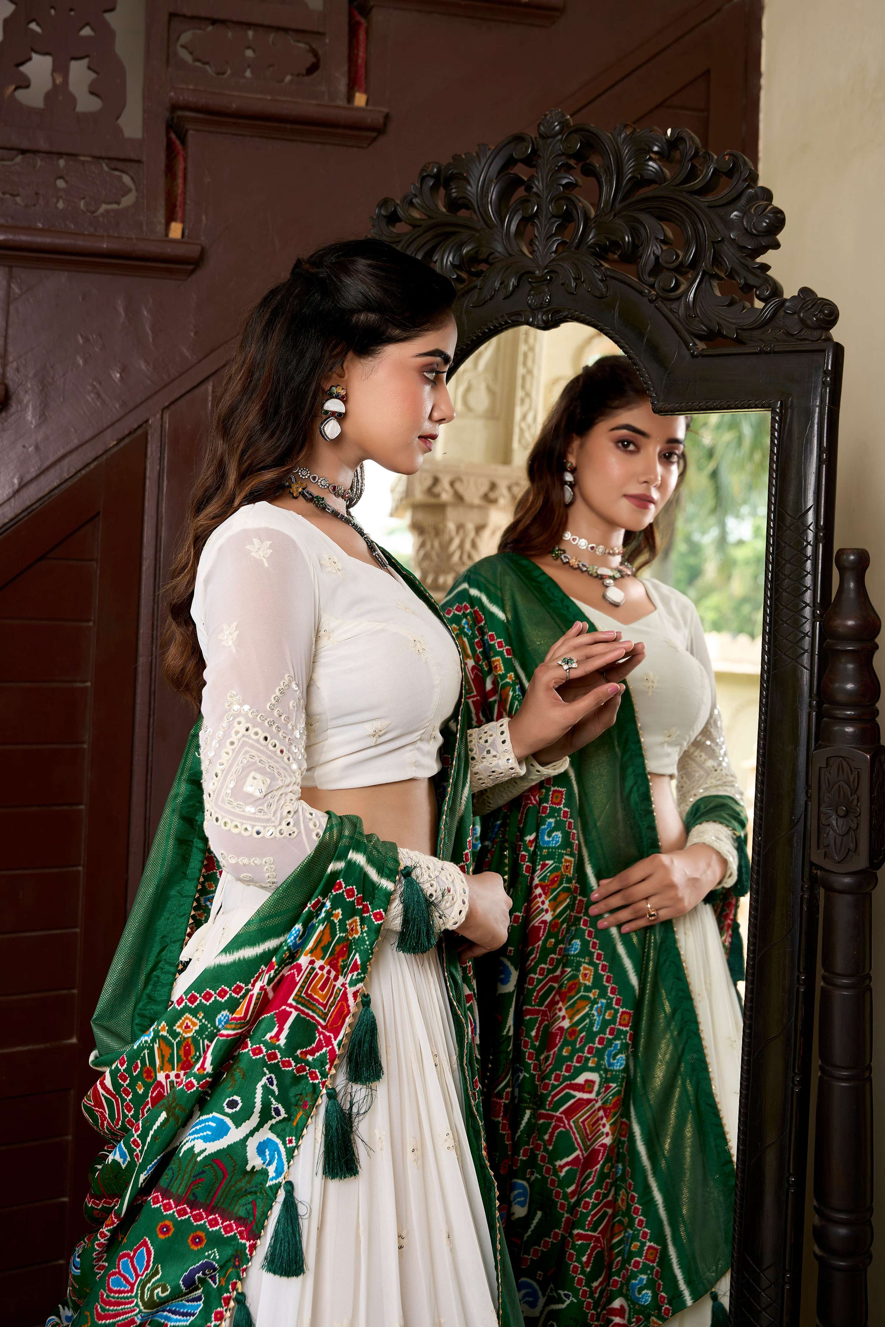 Lorenvalley Fashion White Georgette Lucknowi Paper Mirror Work Lehenga Choli with Dupatta