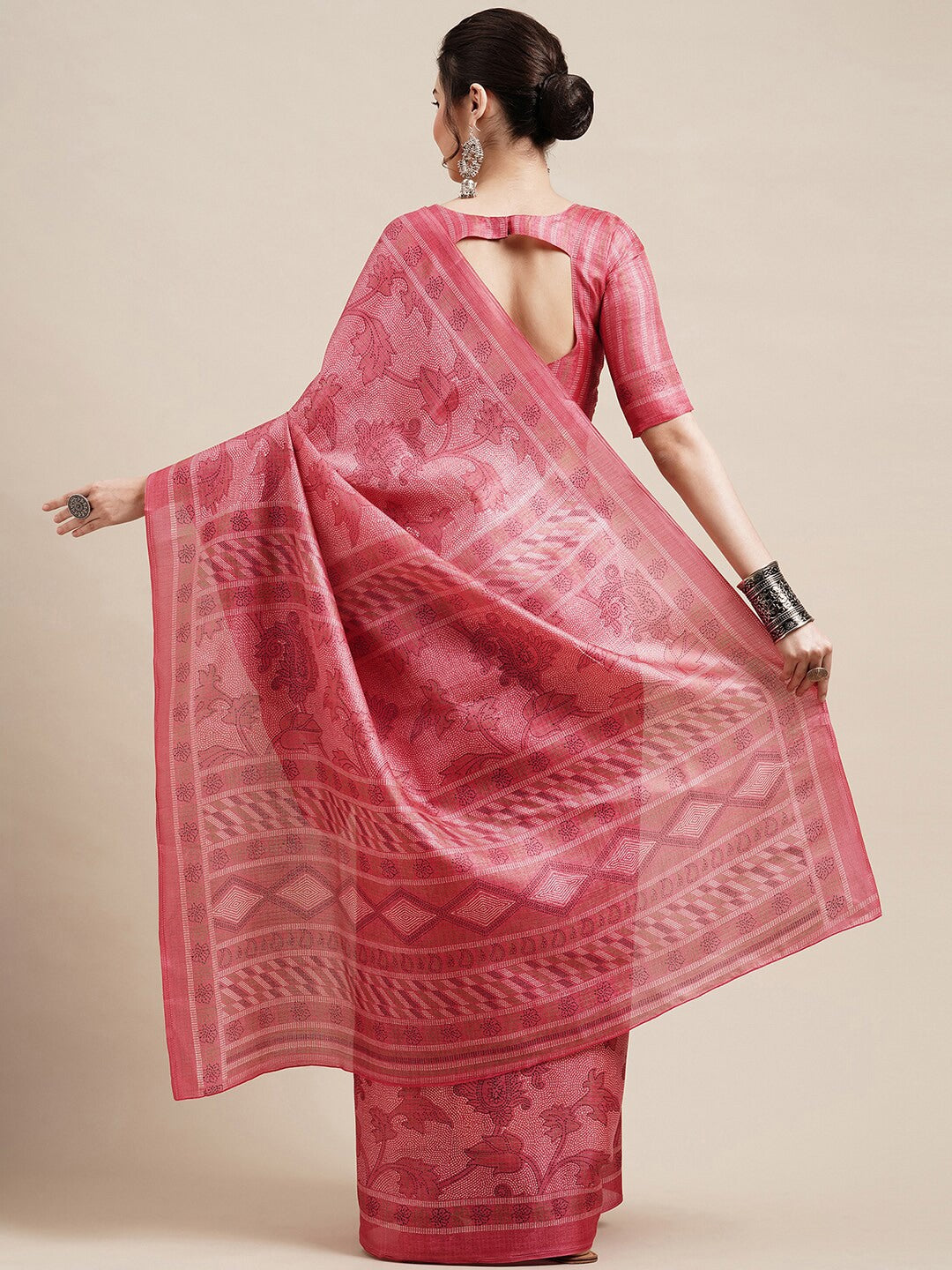 Saree Mall Peach-Coloured & White Floral Art Silk Sarees - Distacart