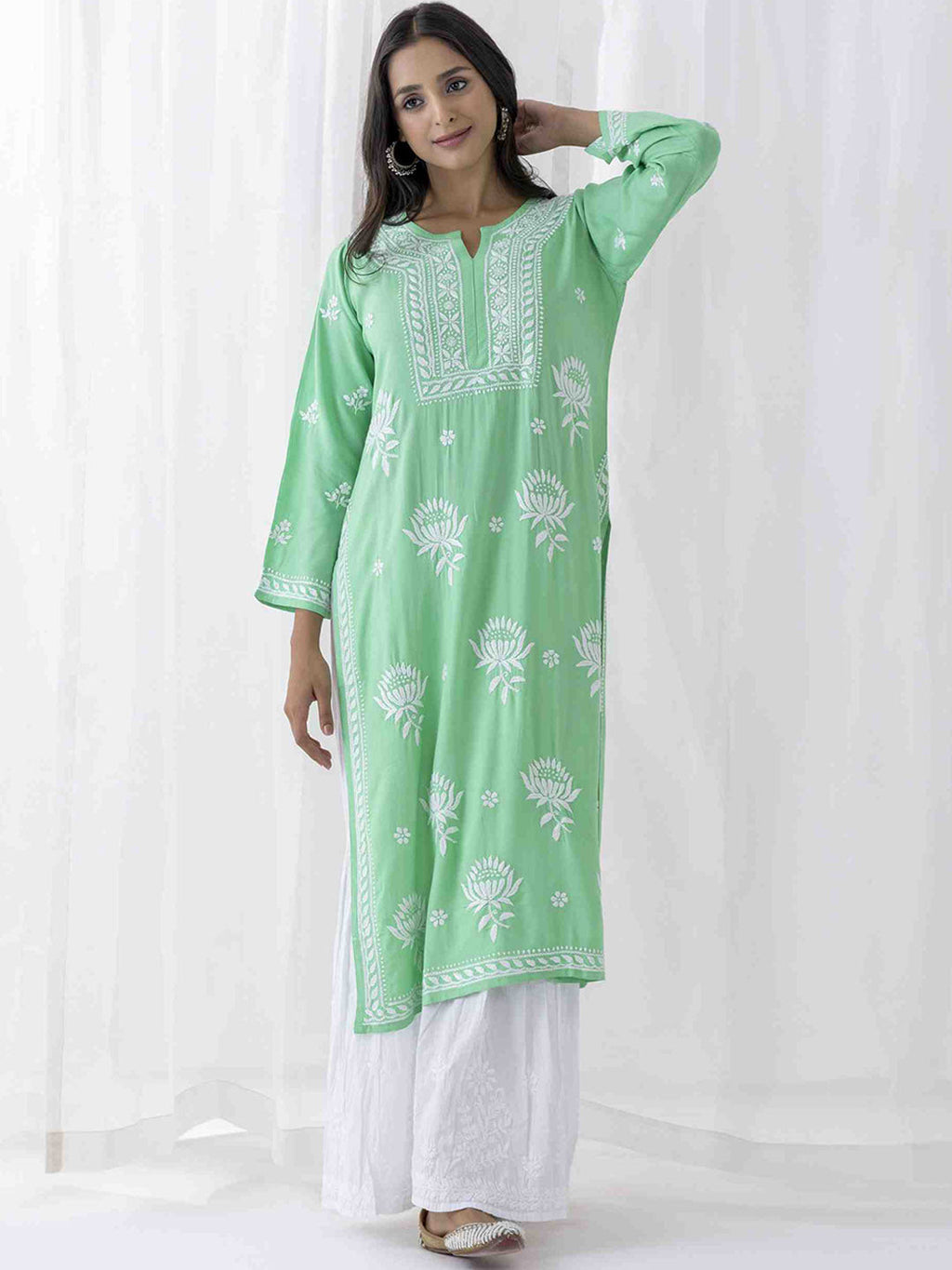 HOUSE OF KARI Floral Embroidered Chikankari Straight Kurta