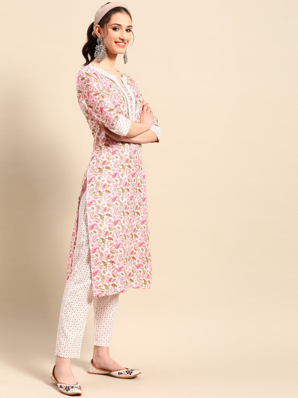 Sangria Women Paisley Printed Gotta Patti Kurta With Trousers