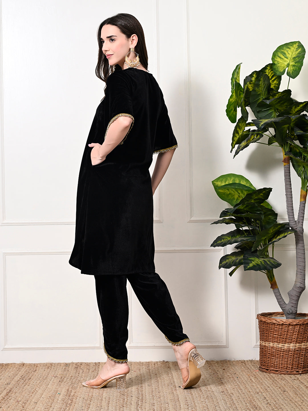 Myshka Women's Black Velvet Kurta Pant