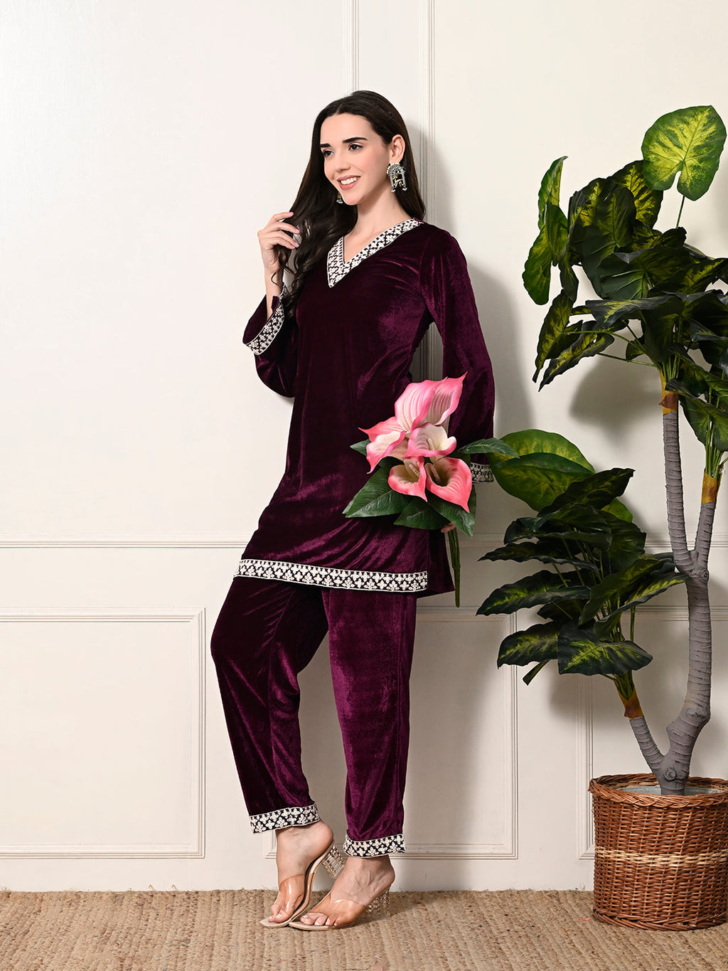 Myshka Women's Magenta Velvet Kurta Pant