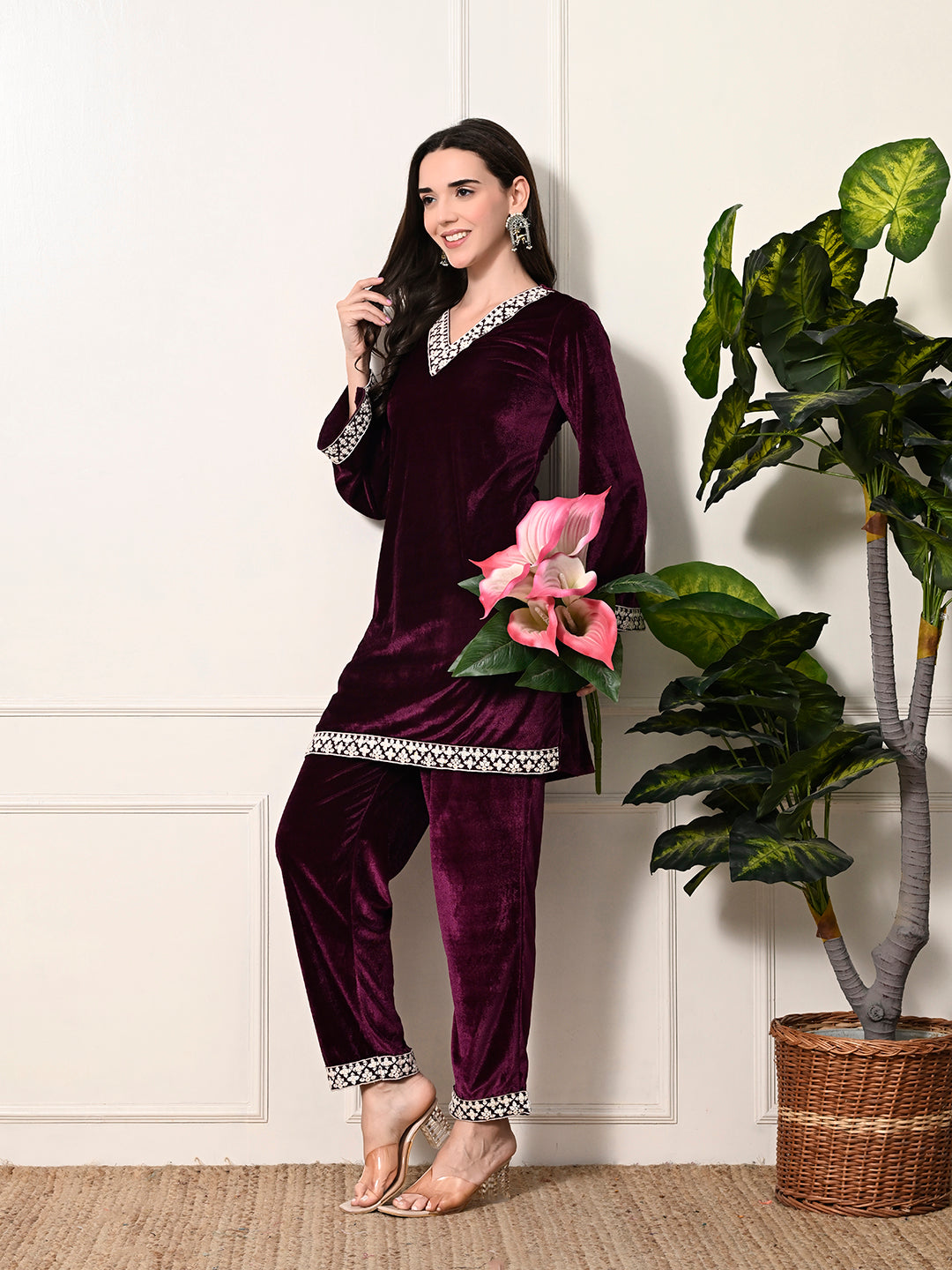 Myshka Women's Magenta Velvet Kurta Pant