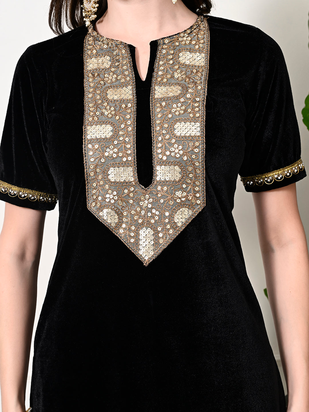 Myshka Women's Black Velvet Kurta Pant