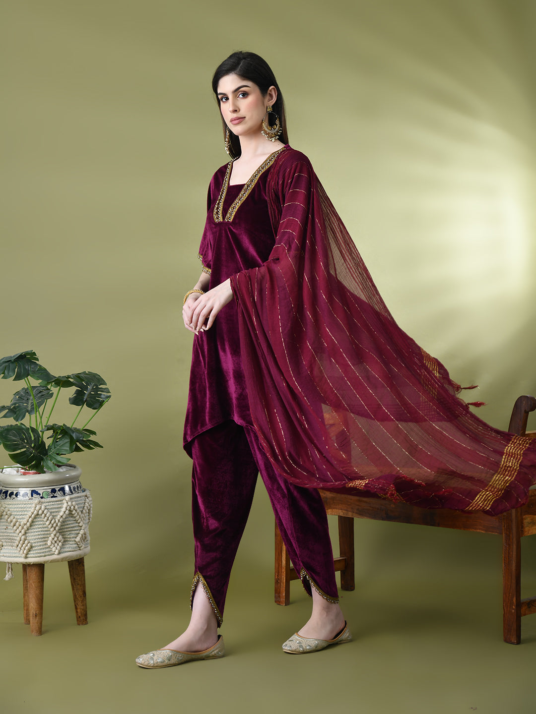 Myshka Women's Magenta Velvet Kurta Pant With Dupatta Set