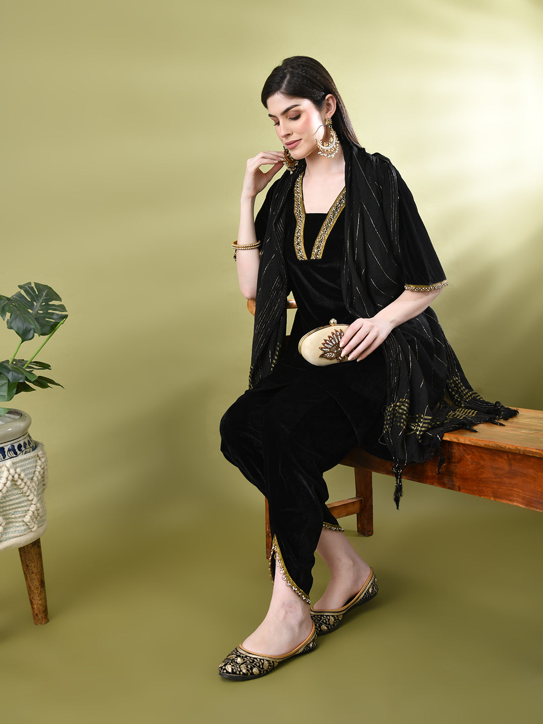 Myshka Women's Black Velvet Kurta Pant With Dupatta Set