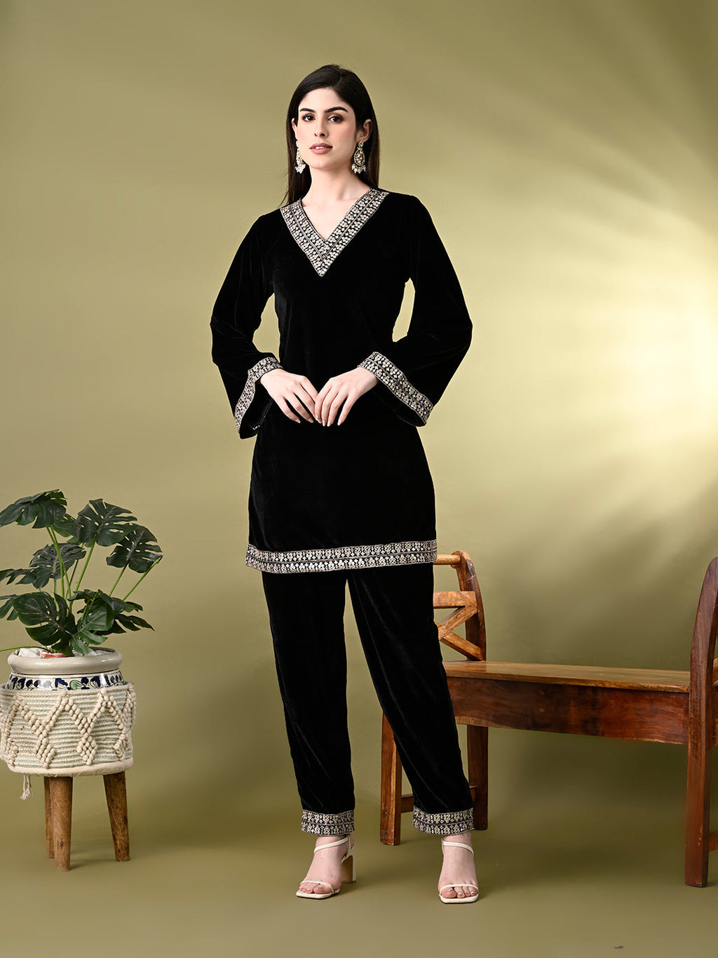 Myshka Women's Black Velvet Kurta Pant With Dupatta Set