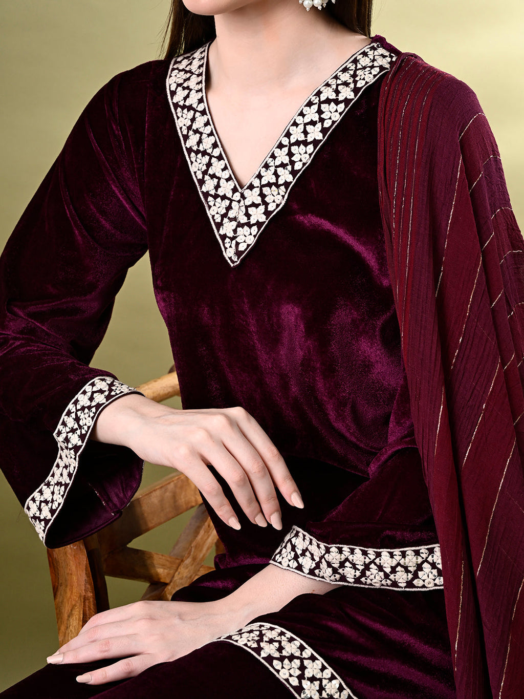Myshka Women's Magenta Velvet Kurta Pant With Dupatta Set