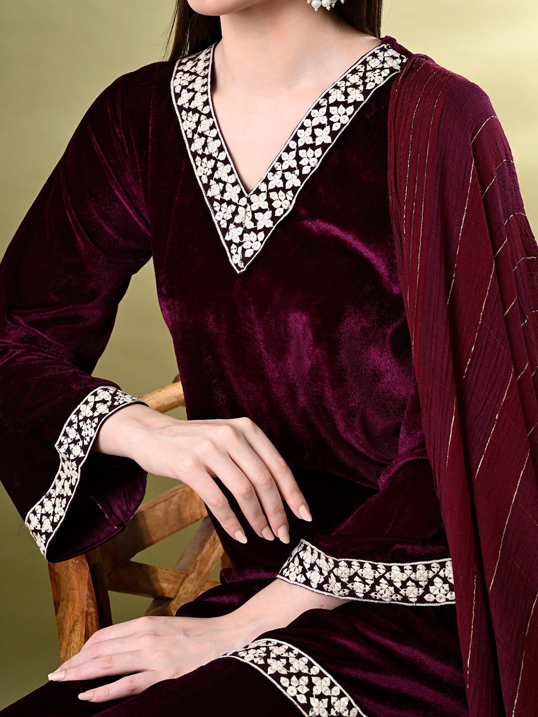 Myshka Women's Magenta Velvet Kurta Pant With Dupatta Set