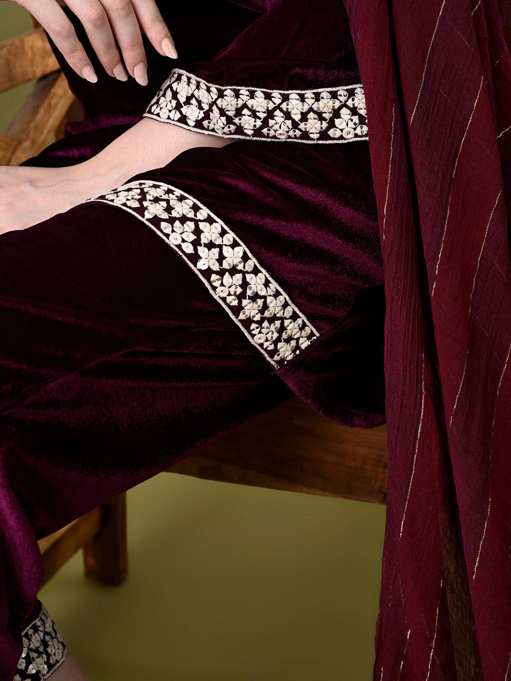 Myshka Women's Magenta Velvet Kurta Pant With Dupatta Set