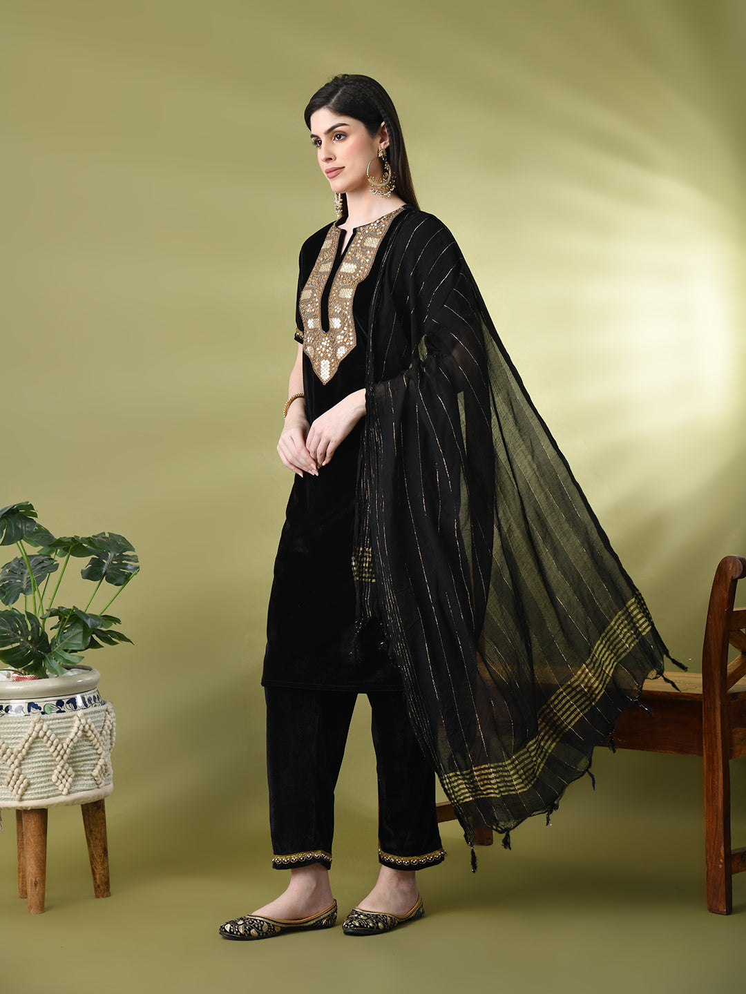 Myshka Women's Black Velvet Kurta Pant With Dupatta Set