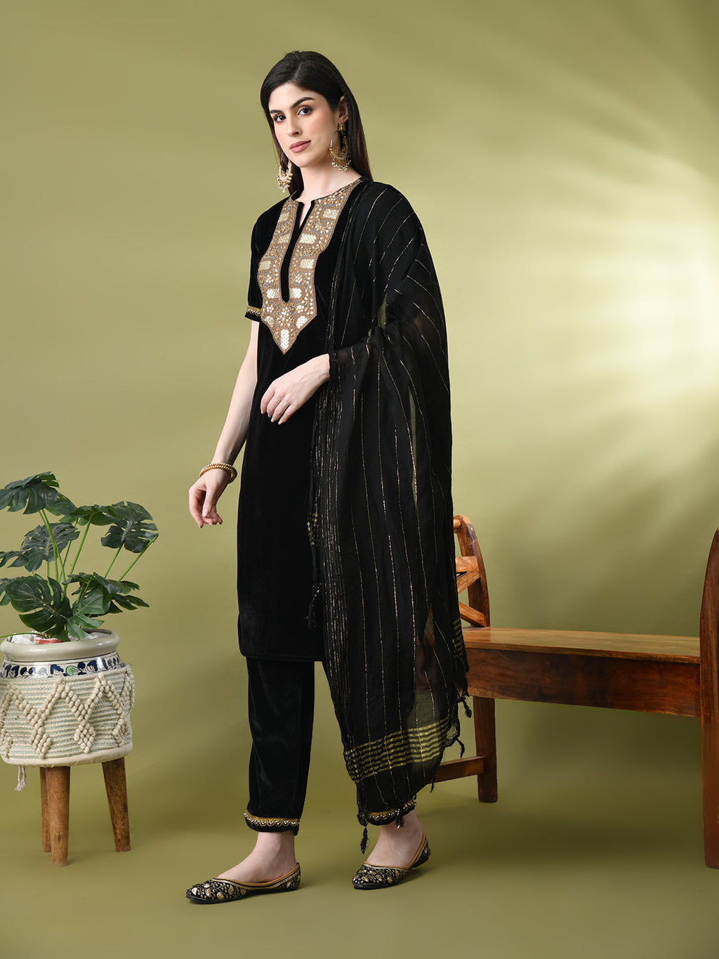 Myshka Women's Black Velvet Kurta Pant With Dupatta Set