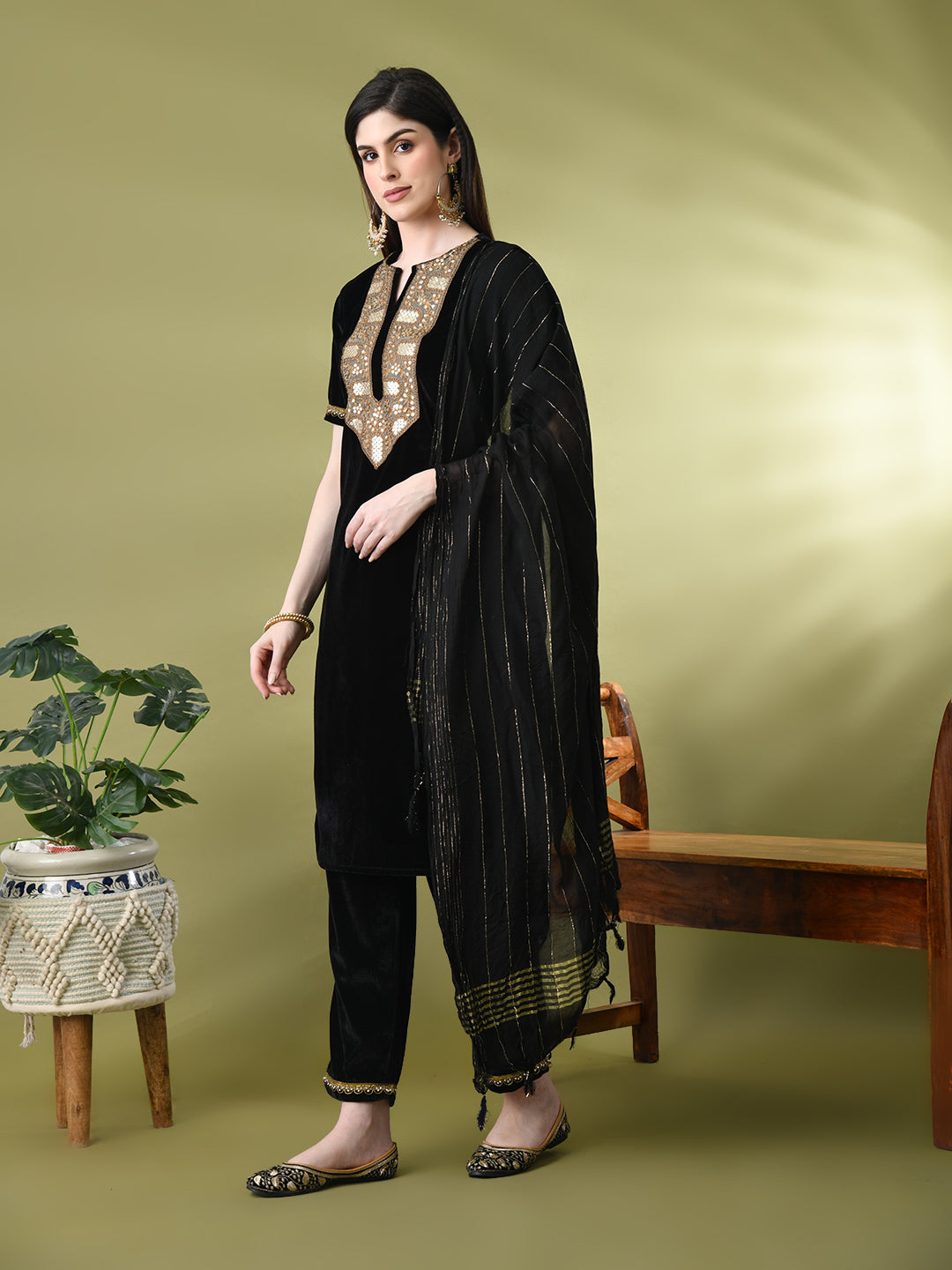 Myshka Women's Black Velvet Kurta Pant With Dupatta Set