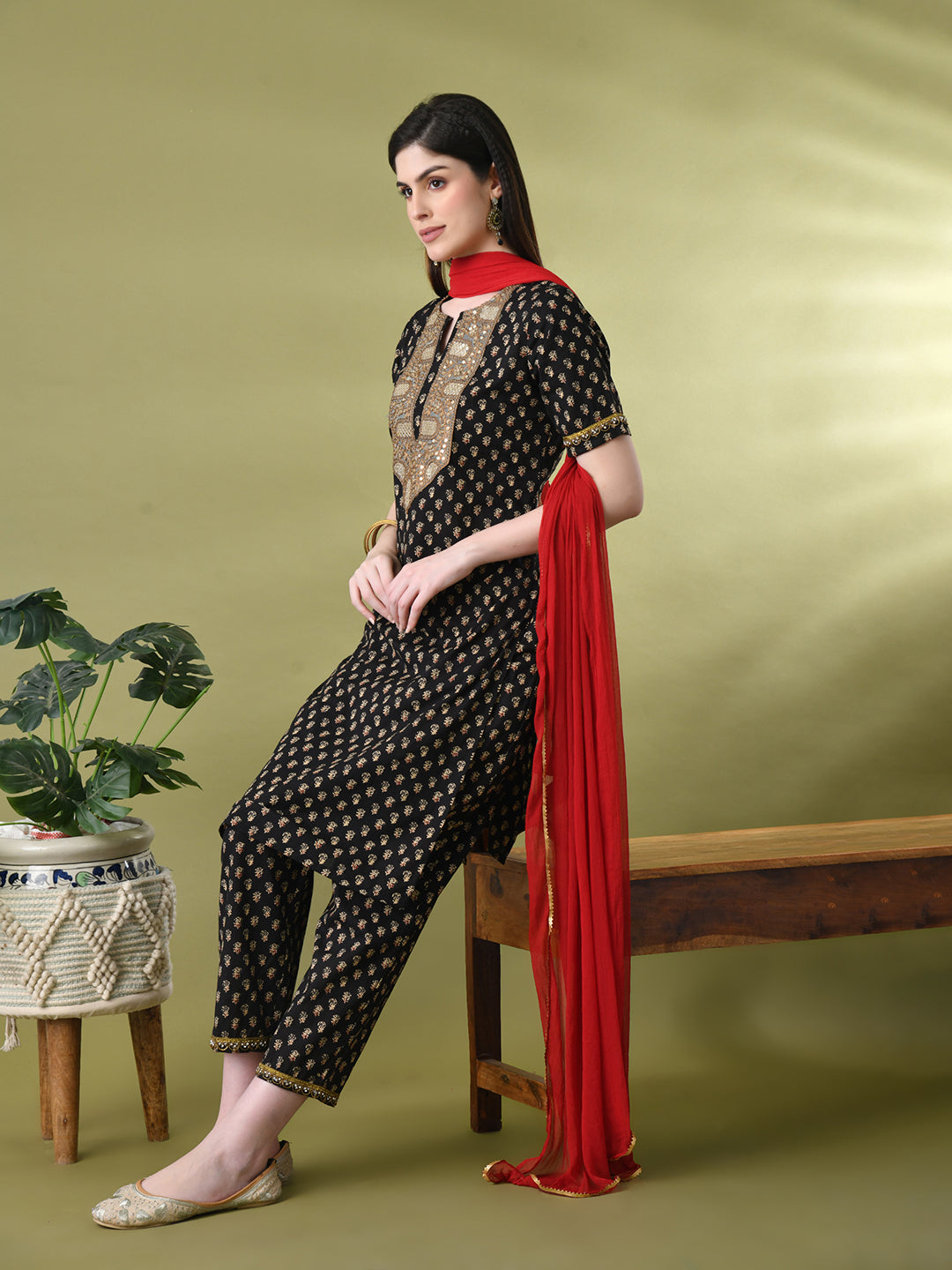 Myshka Women's Cotton Black Printed Kurta Set With Dupatta