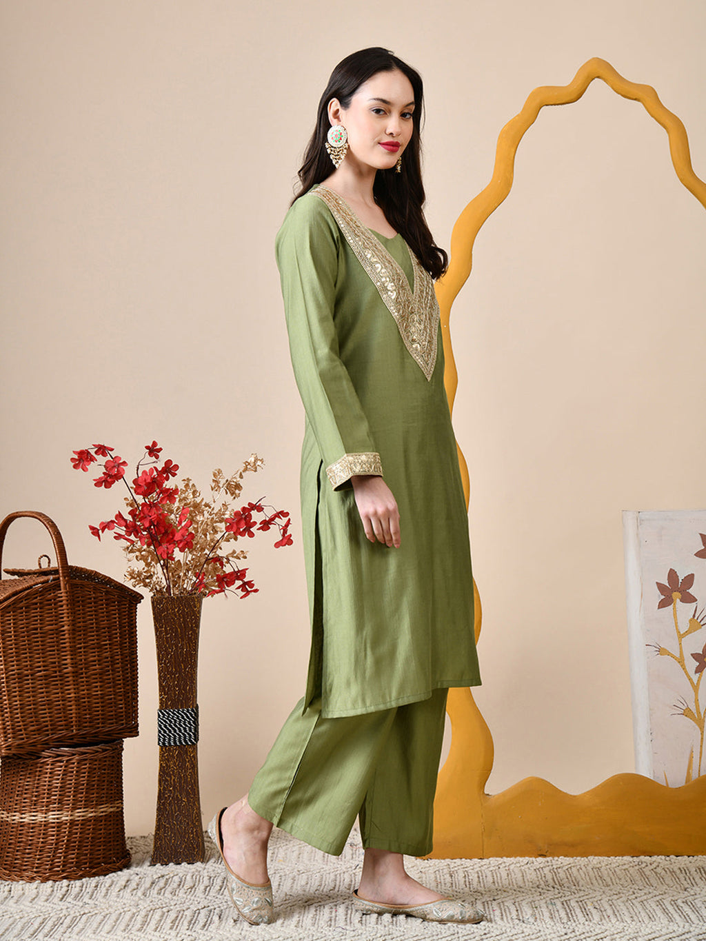 Myshka Green Silk Blend Straight Round Neck Long Sleeves Kurta Trousers Set