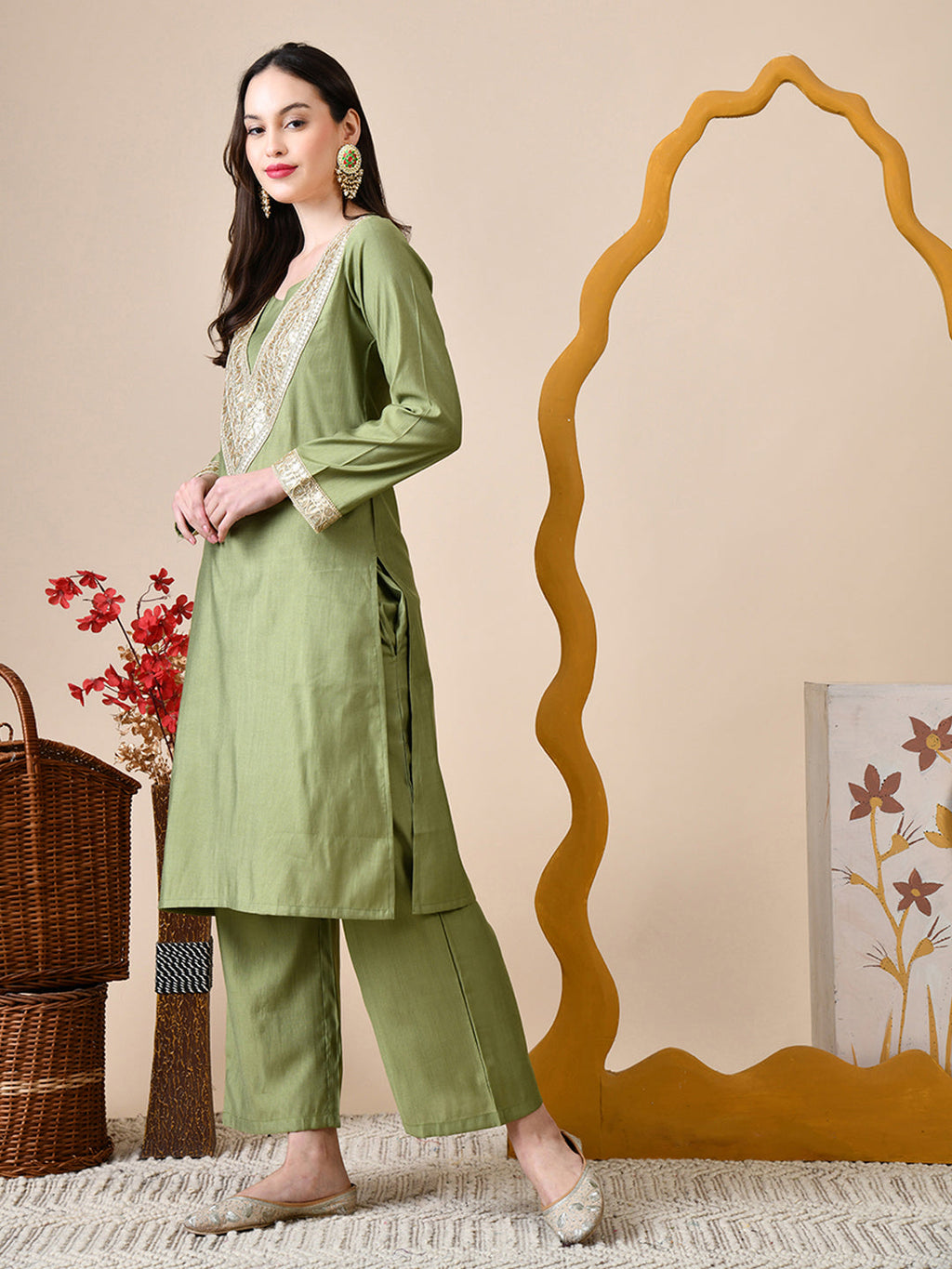 Myshka Green Silk Blend Straight Round Neck Long Sleeves Kurta Trousers Set