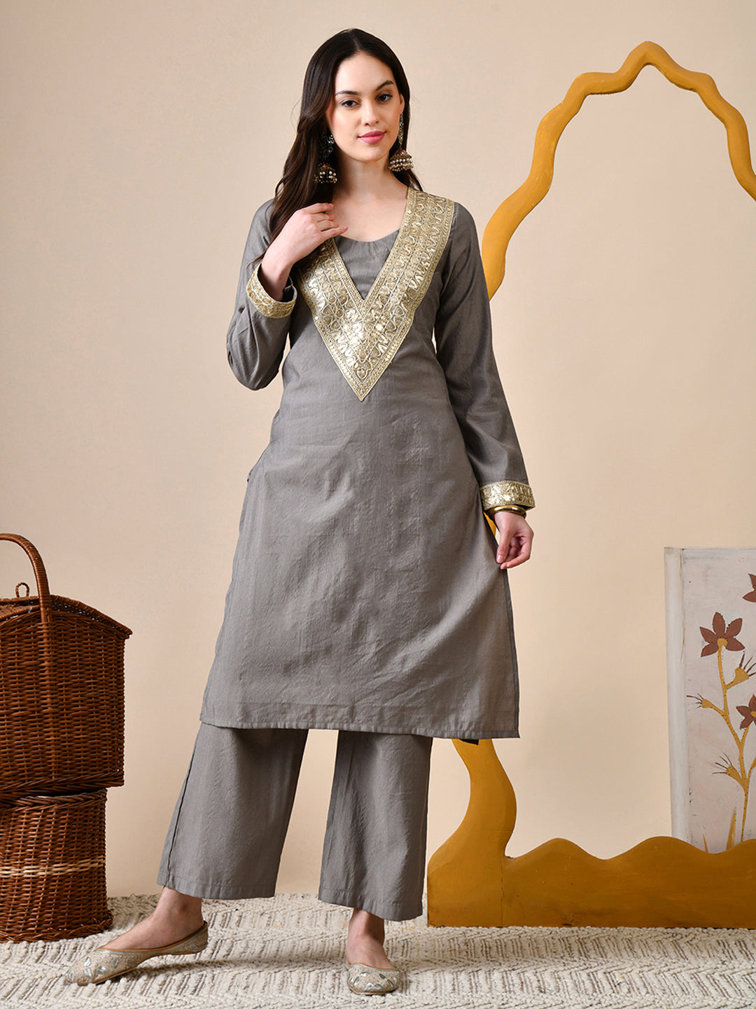 Myshka Gray Silk Blend Straight Round Neck Long Sleeves Kurta Trousers Set