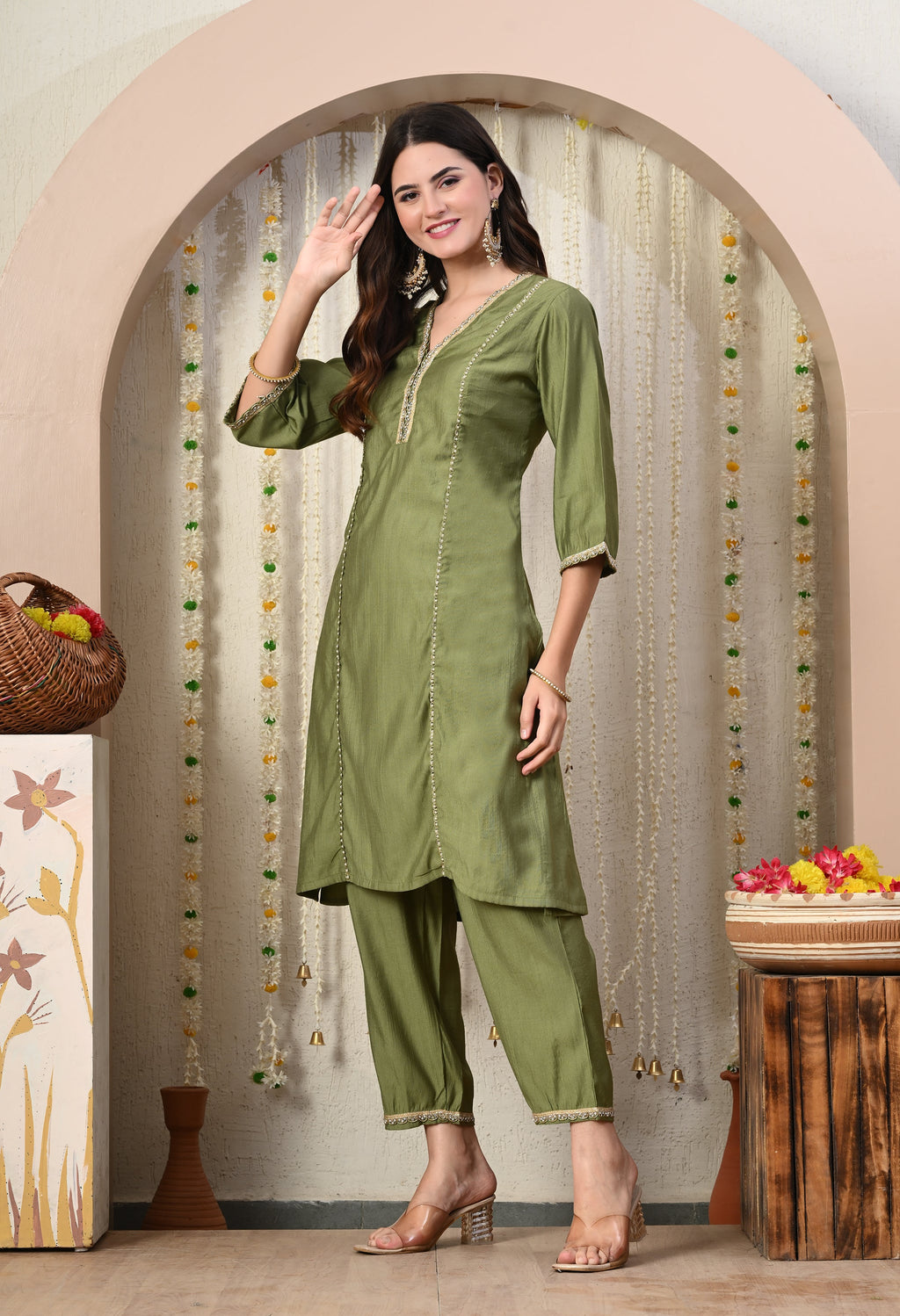 Myshka Green Silk Blend Straight Round Neck Three-Quarter Sleeves Kurta Trousers Set