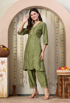 Myshka Green Silk Blend Straight Round Neck Three-Quarter Sleeves Kurta Trousers Set