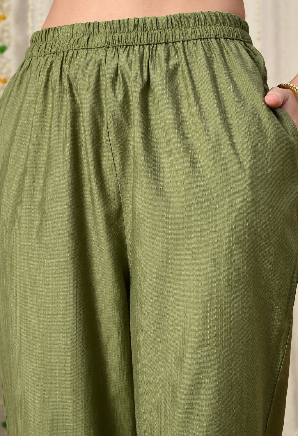 Myshka Green Silk Blend Straight Round Neck Three-Quarter Sleeves Kurta Trousers Set